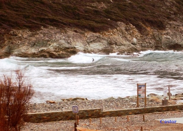 Surf sur une île méditerranéenne